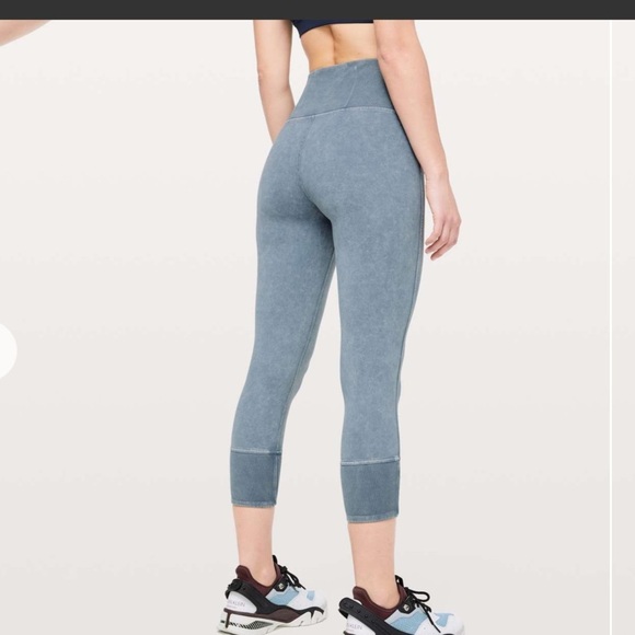 Lululemon Wunder Under Crop 23" Ribbed leggings in Washed Moon Blue. Size 4. - Picture 2 of 8